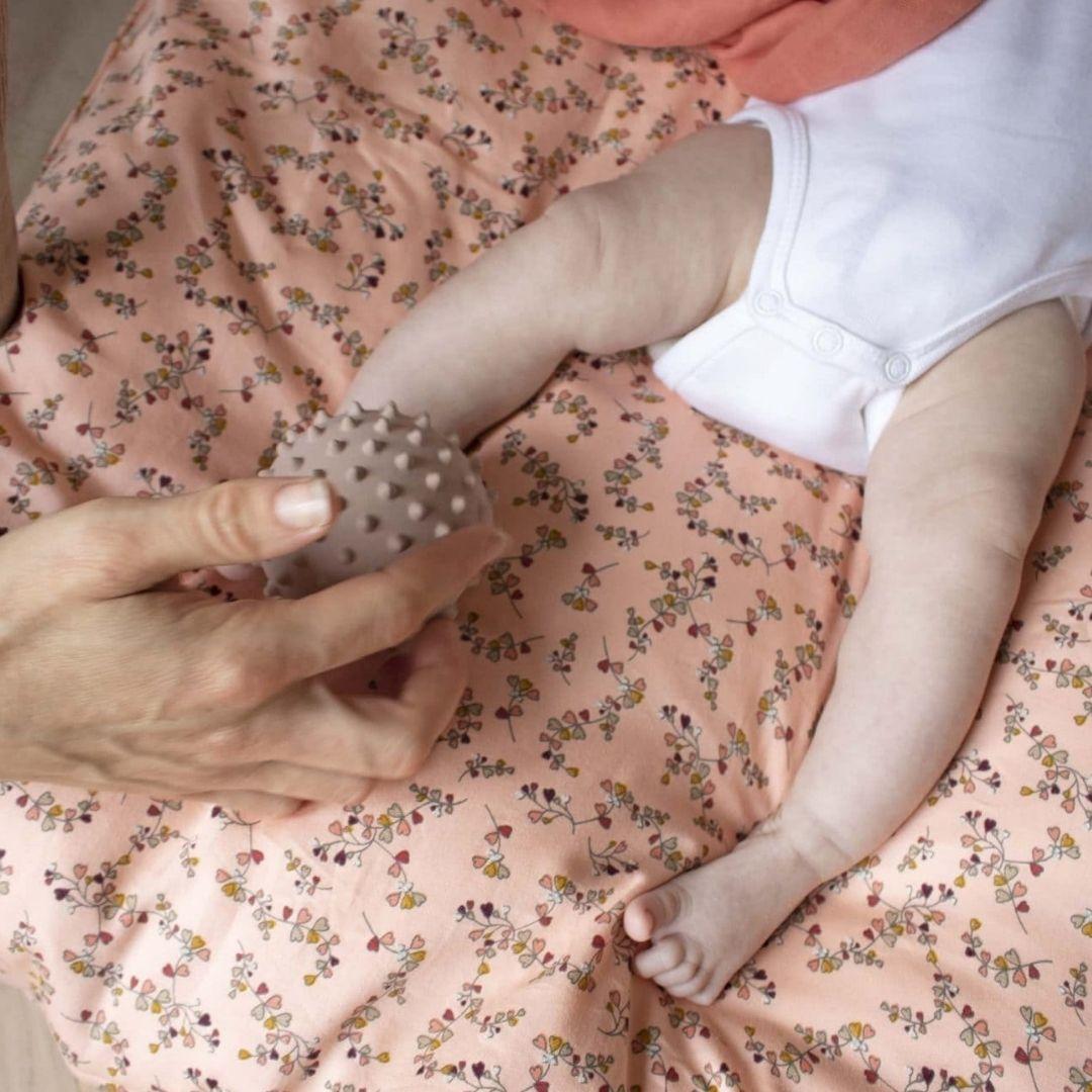 Filibabba: Stimulativna žoga iz naravne gume (blush) - Image 3