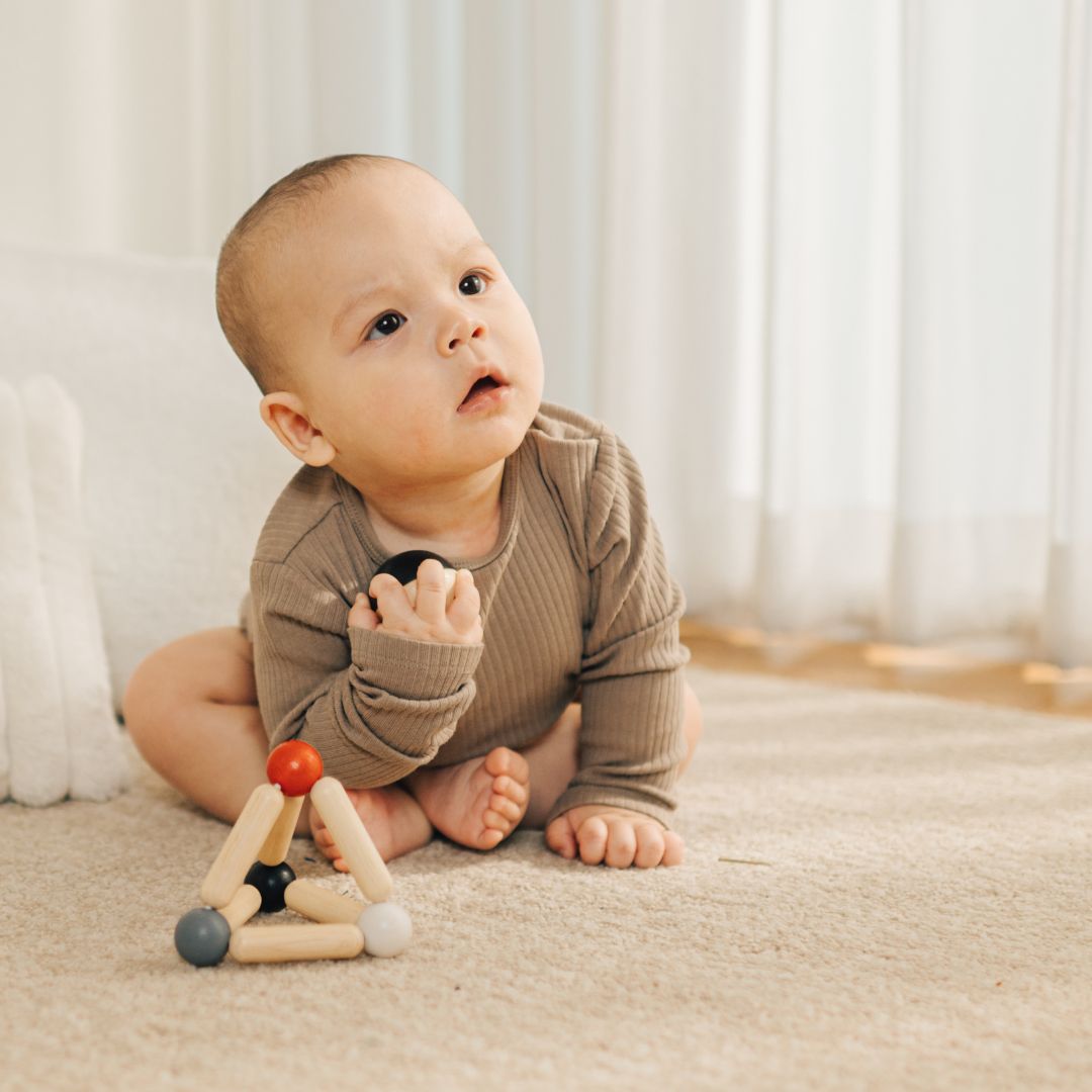 plantoys-high-contrast-grasping-piramid-5294-3