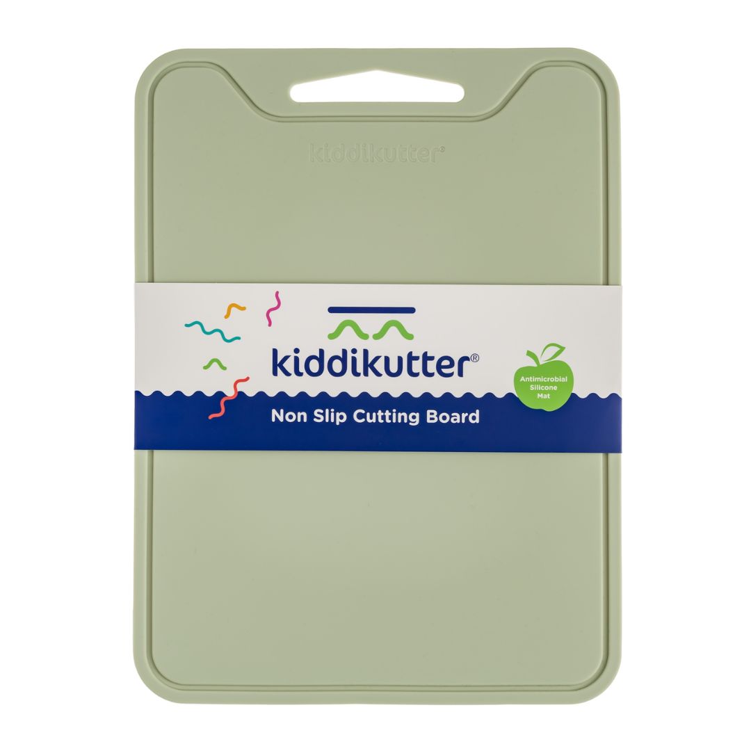 otroska-silikonska-deska-za-rezanje-kiddikutter-sage-green-23